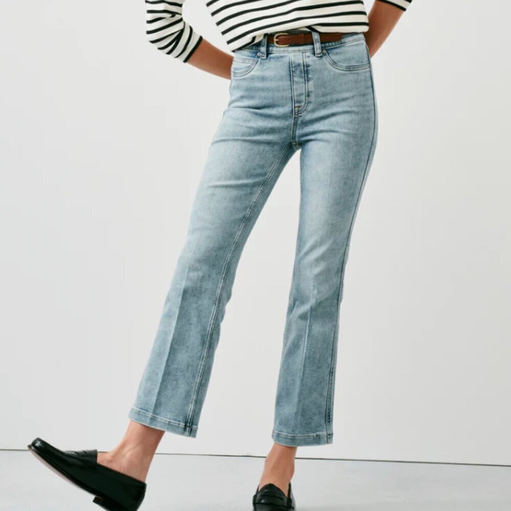SPANX NWT SPANXshape Kick Flare Tummy Tamer High Rise Stretch Jean Light Blue MP